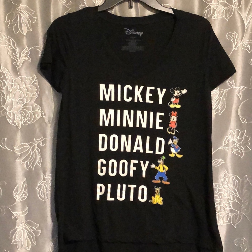 🌸3/ $15 Disney character T-shirt